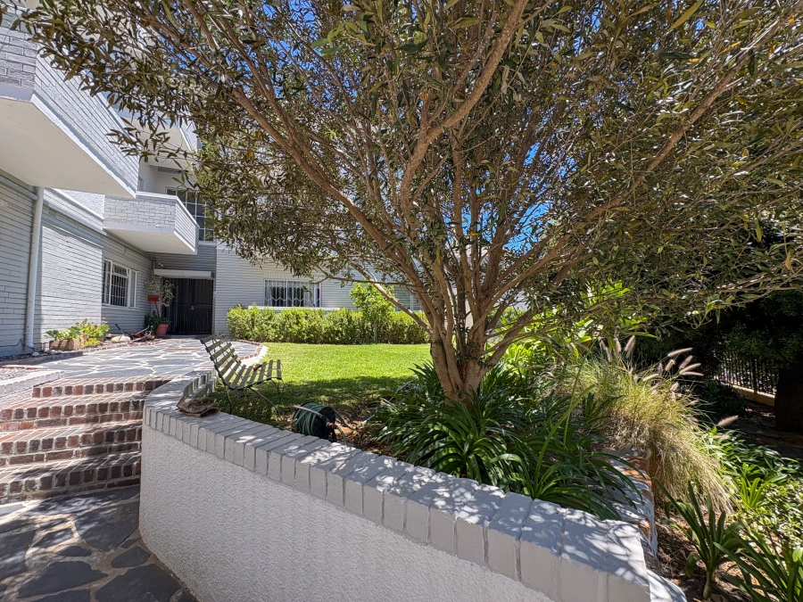 2 Bedroom Property for Sale in Vredehoek Western Cape